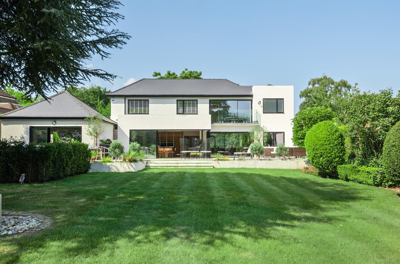 4 bedroom detached house for sale 0
