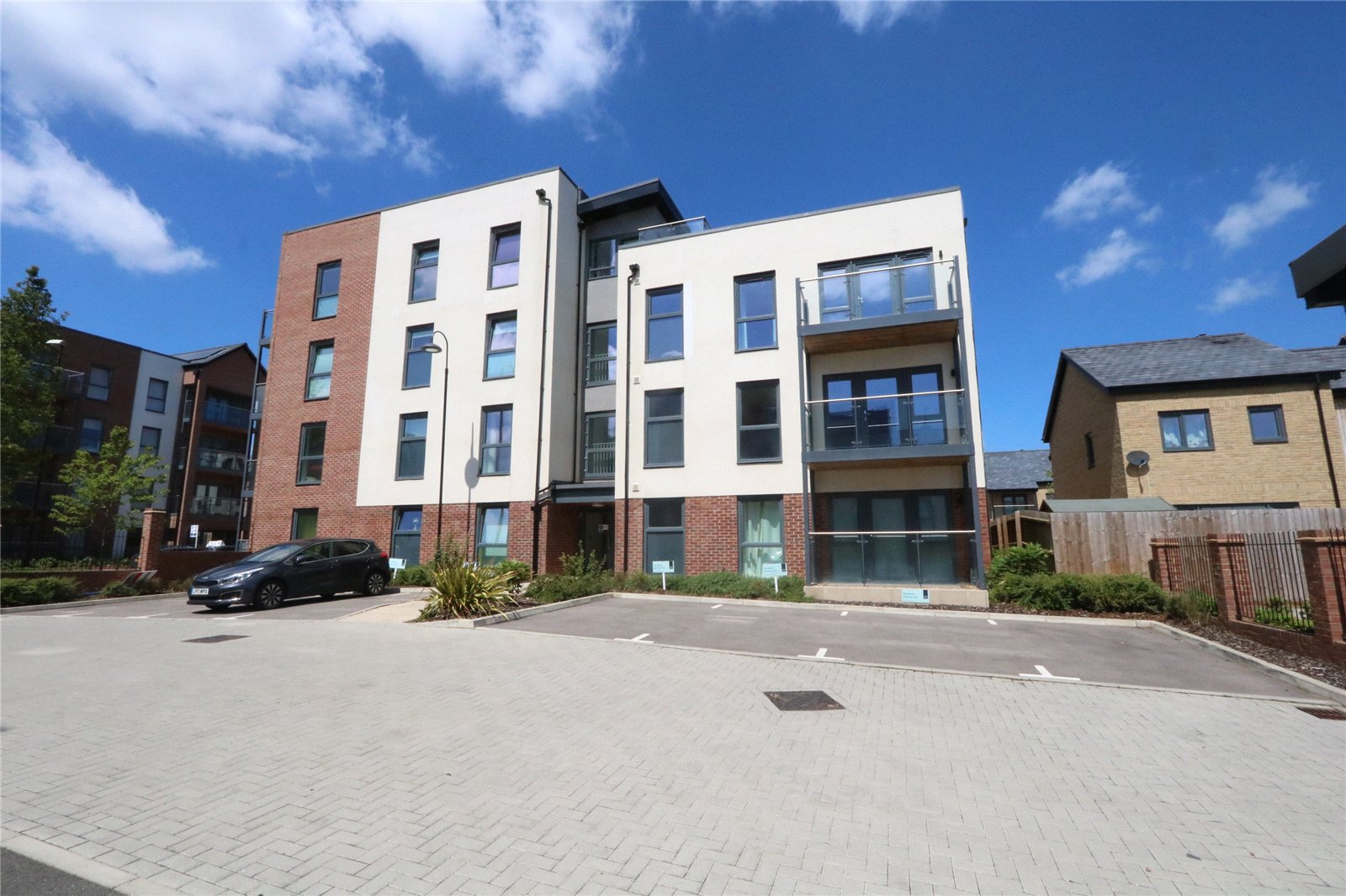 1-bed flat on Flat 9, Holly House, 2, Wizard Way, Buckinghamshire, £205,000