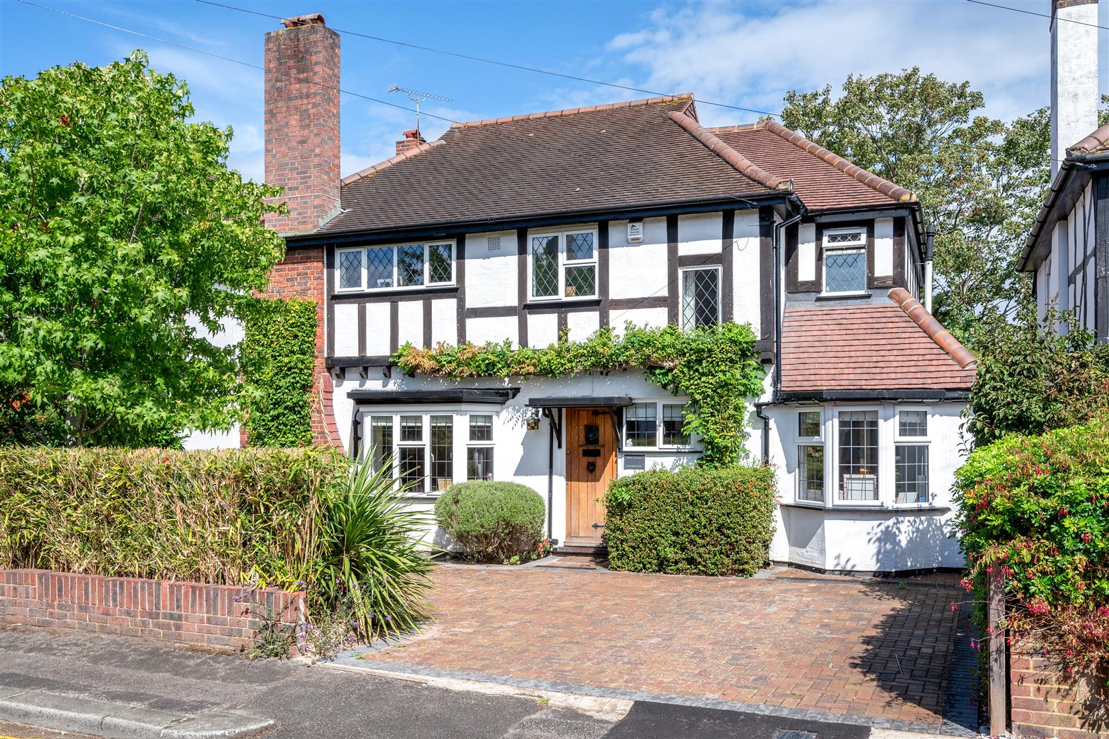 4 bedroom detached house for sale 0