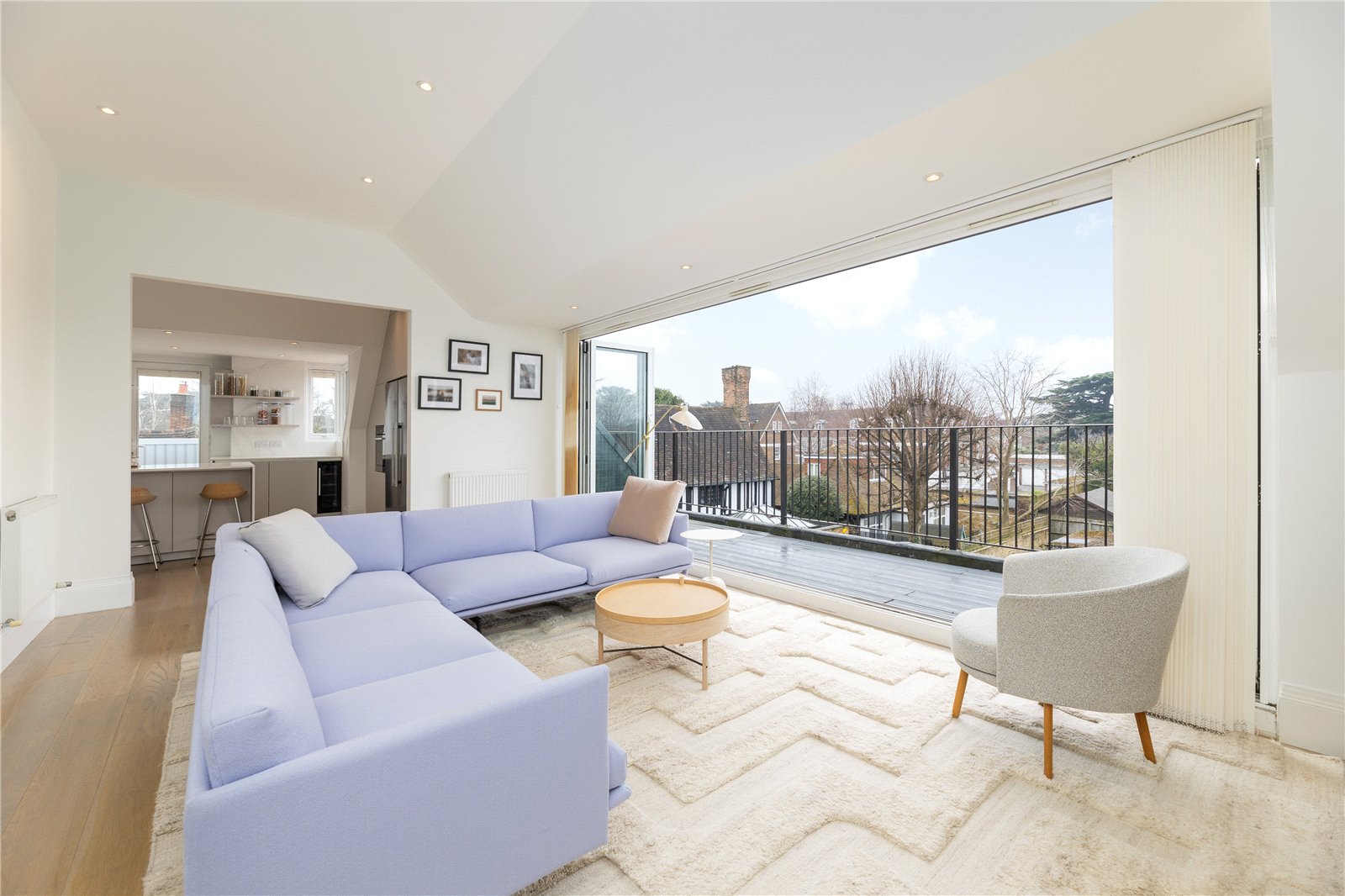 3 bedroom flat for sale in London