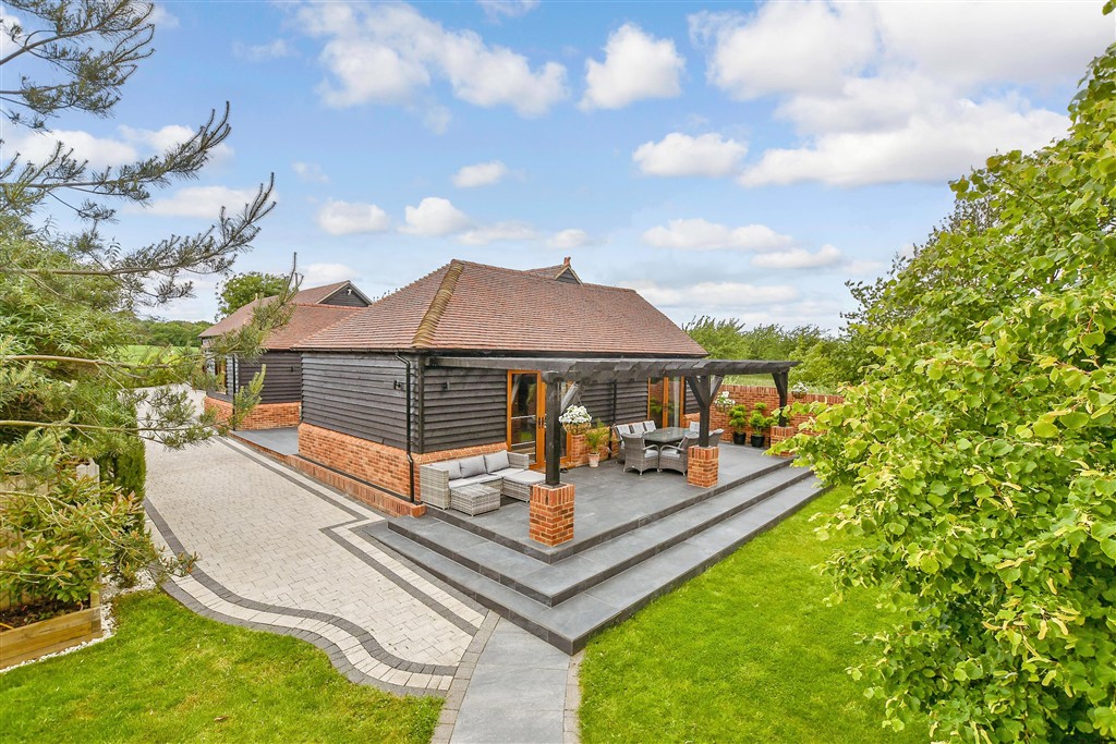 4 bedroom detached house for sale 0