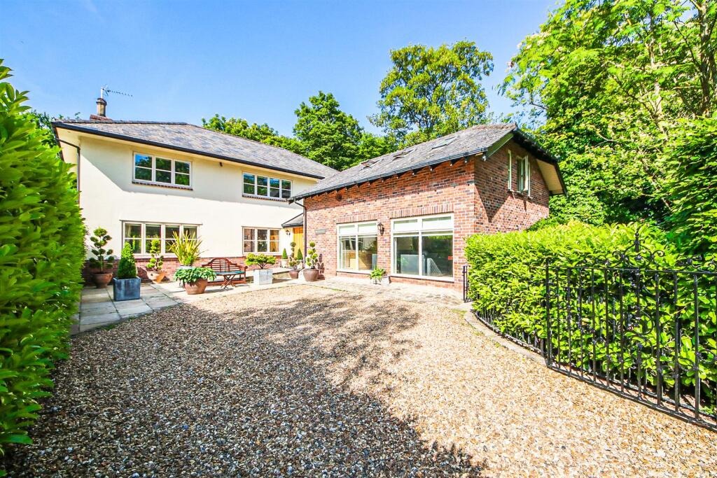 4 bedroom semi-detached house for sale in London