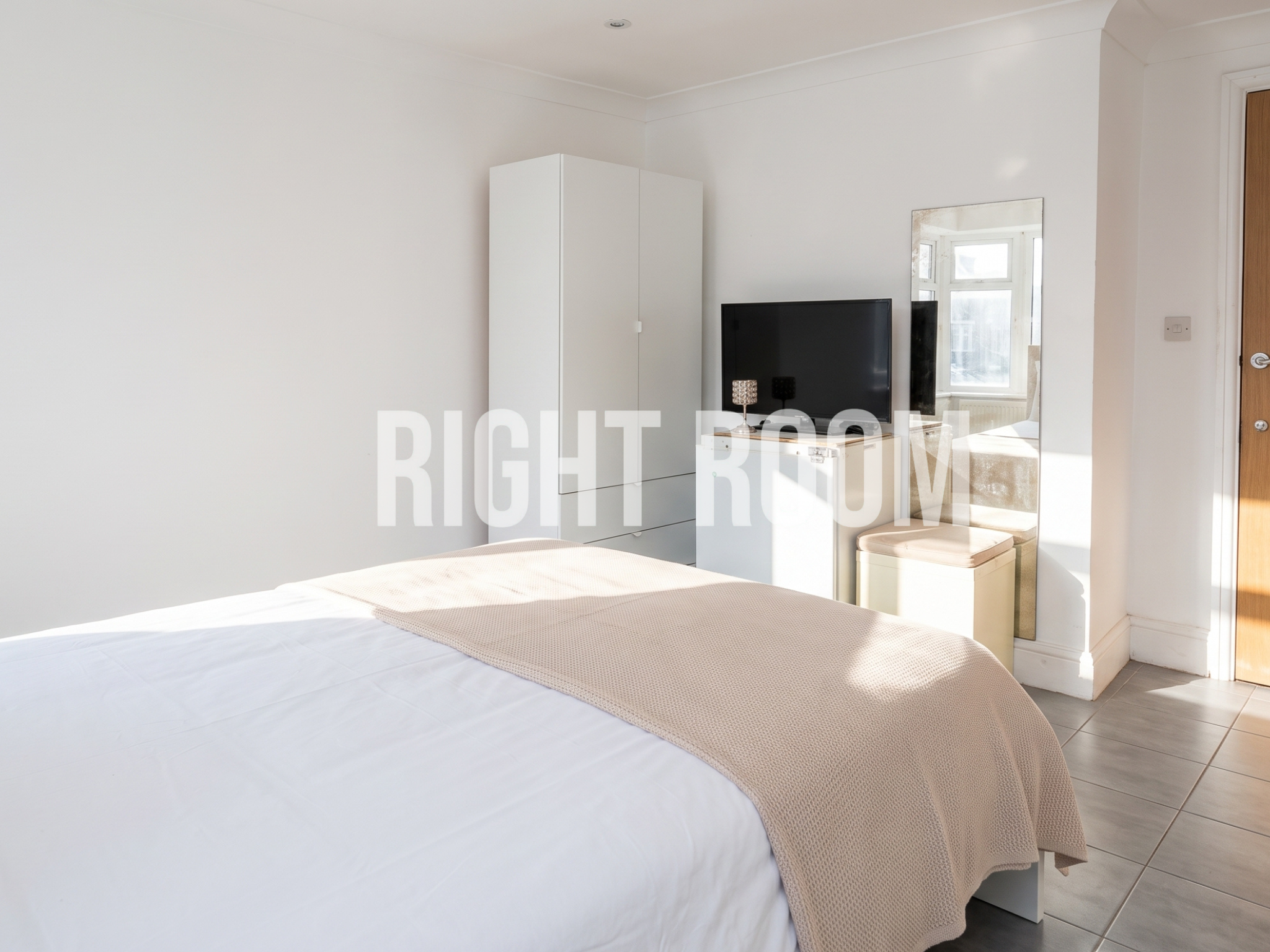 D-Eton Avenue, Hounslow, Middlesex, London photo 5