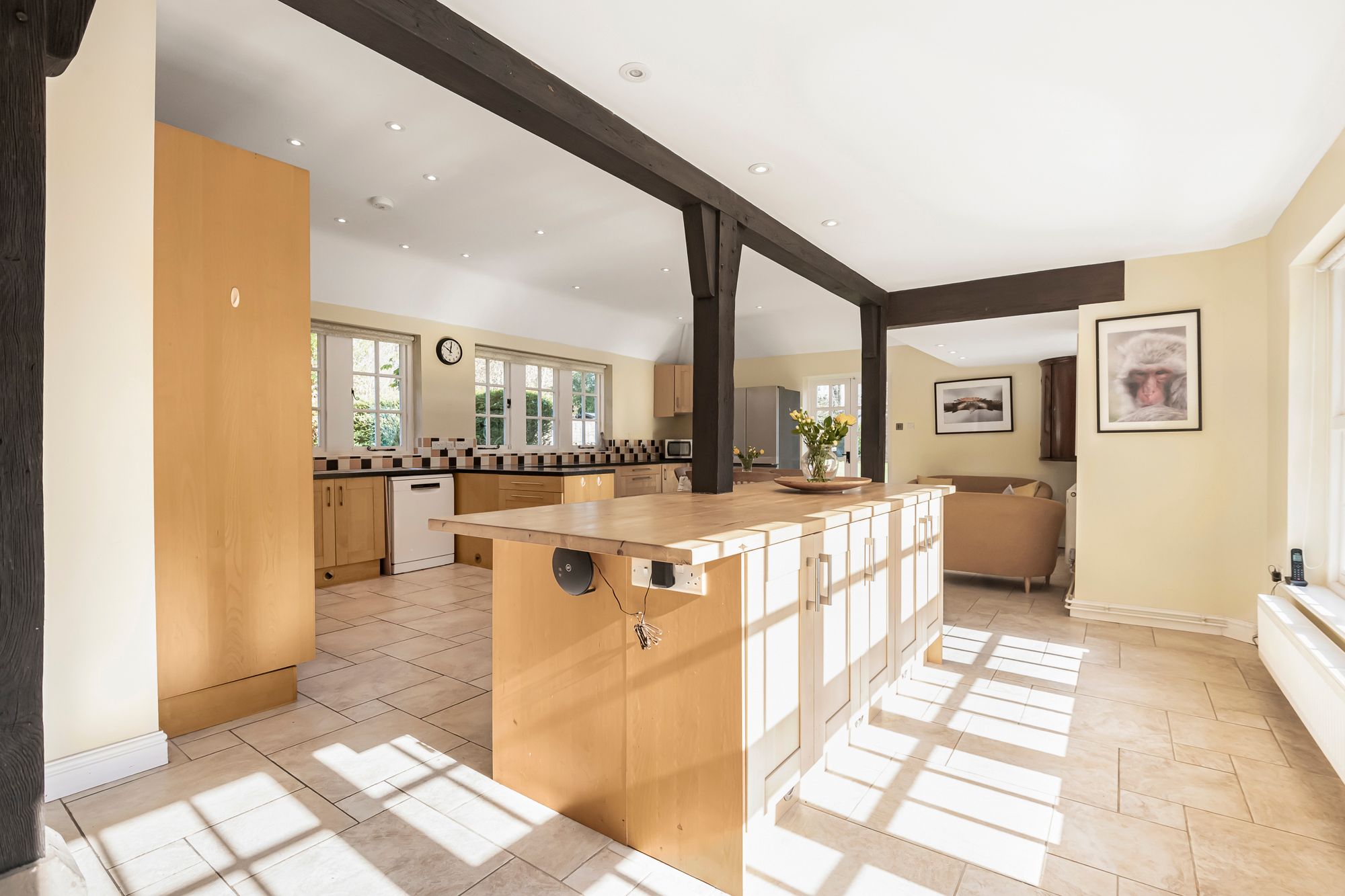 6 bedroom detached house for sale 0