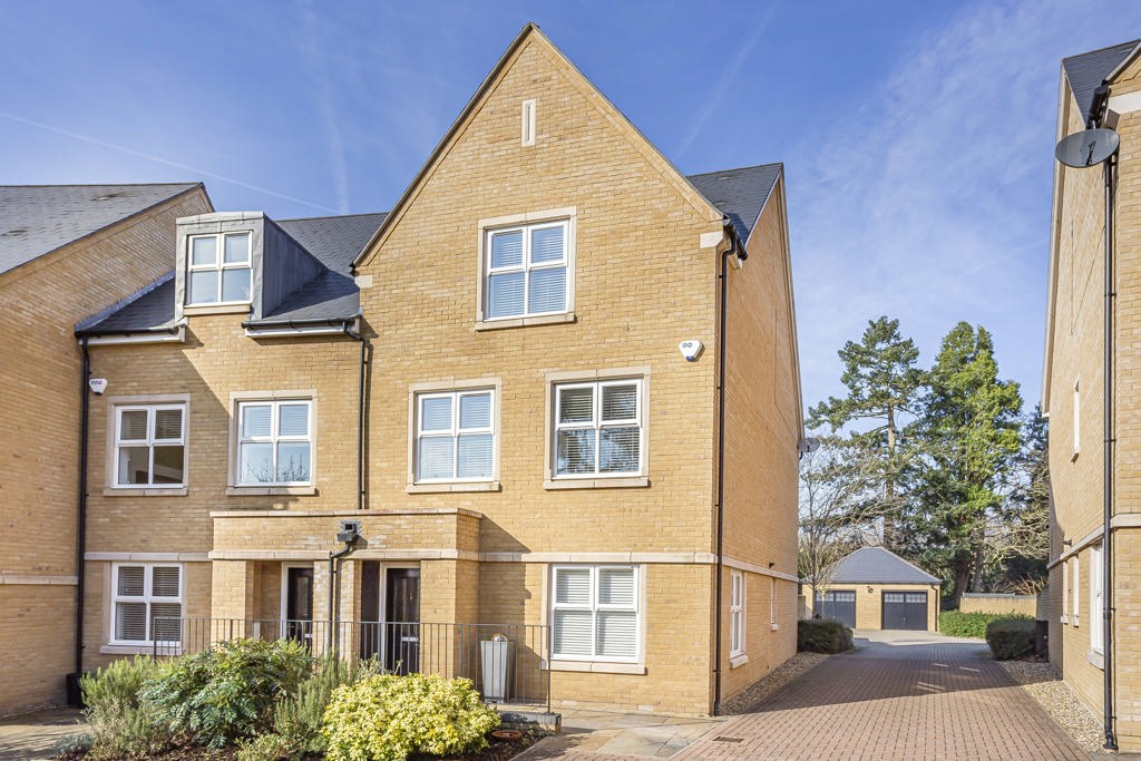4 bedroom end terrace house for sale 0