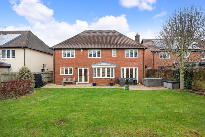 5 bedroom detached house for sale 0