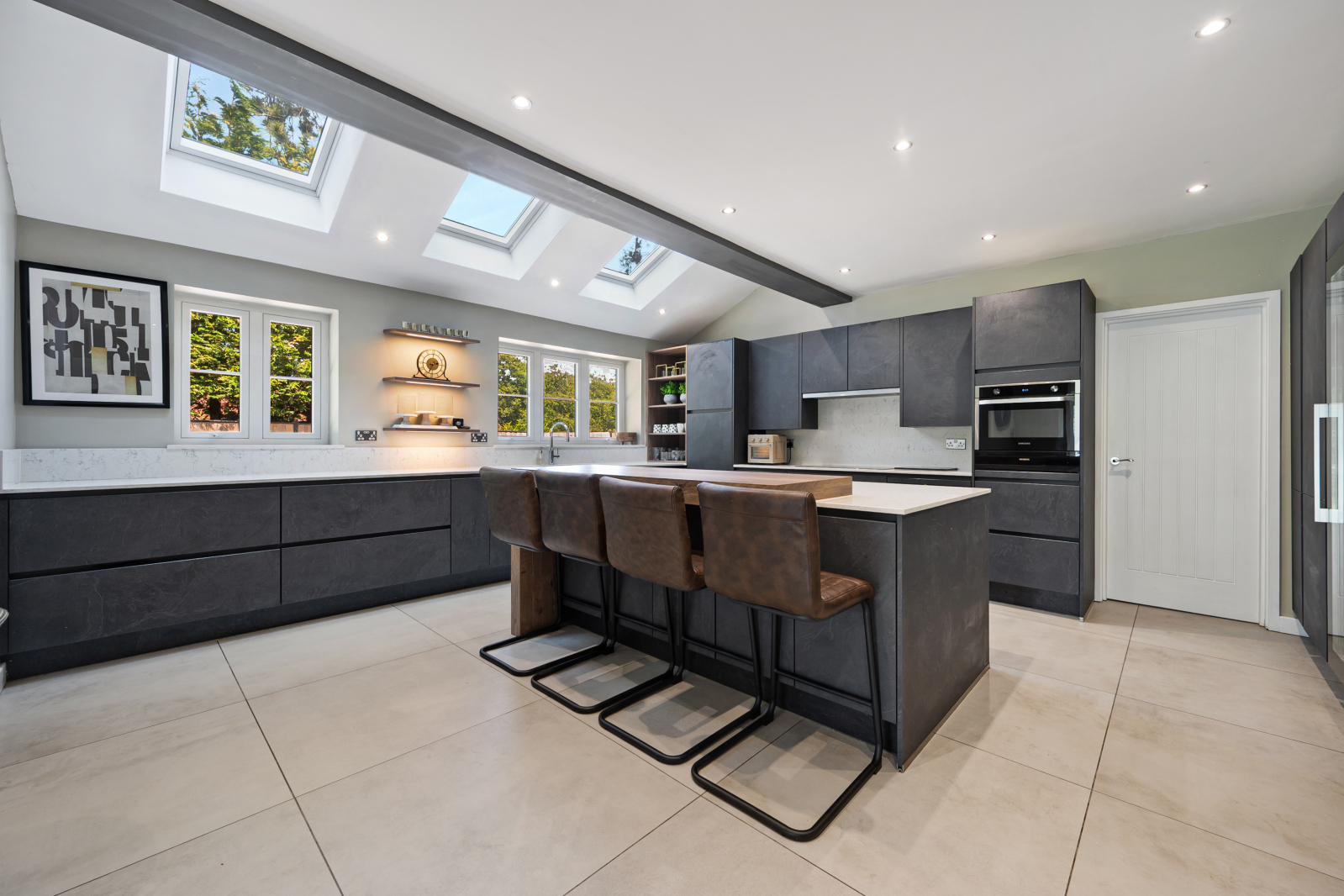 5 bedroom detached house for sale 0