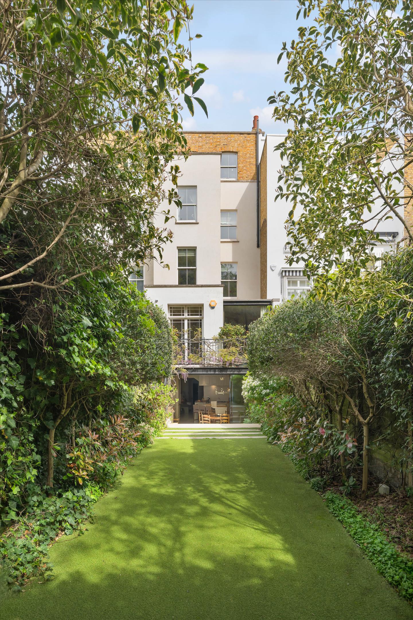 3 bedroom flat for sale