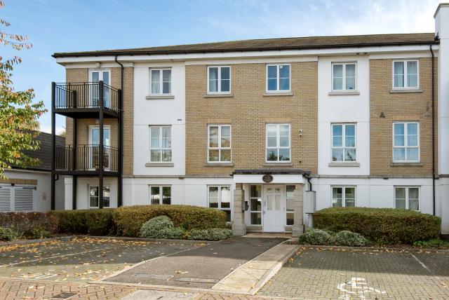 9, Katherine Court, Woking photo 4