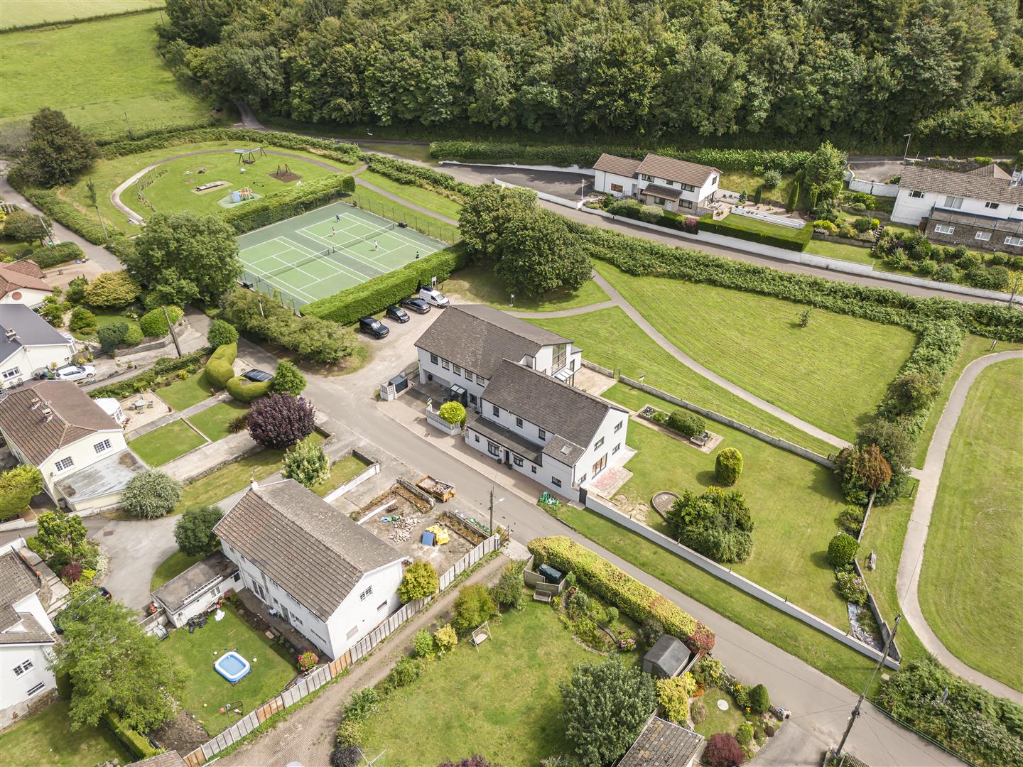 6 bedroom detached house for sale 0