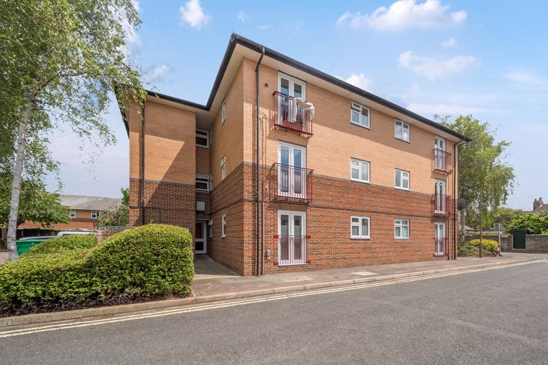 1-bed flat on 39, Leon Close, Oxford, £250,000