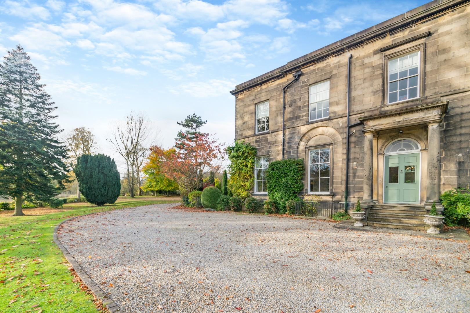 4 bedroom flat for sale 0