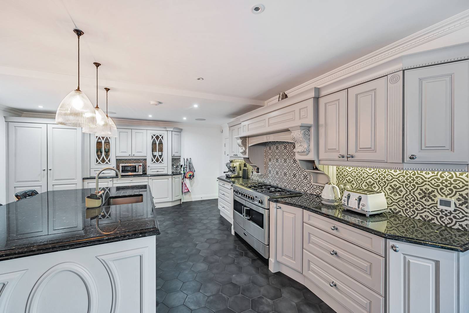4 bedroom detached house for sale in Hartfield