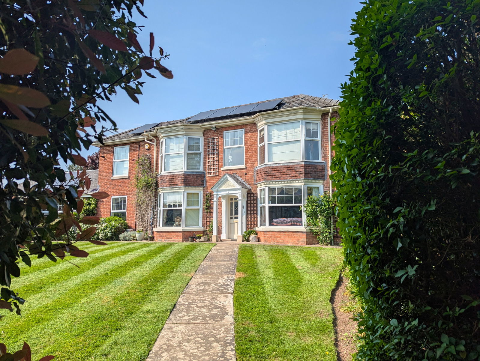 5 bedroom detached house for sale 0