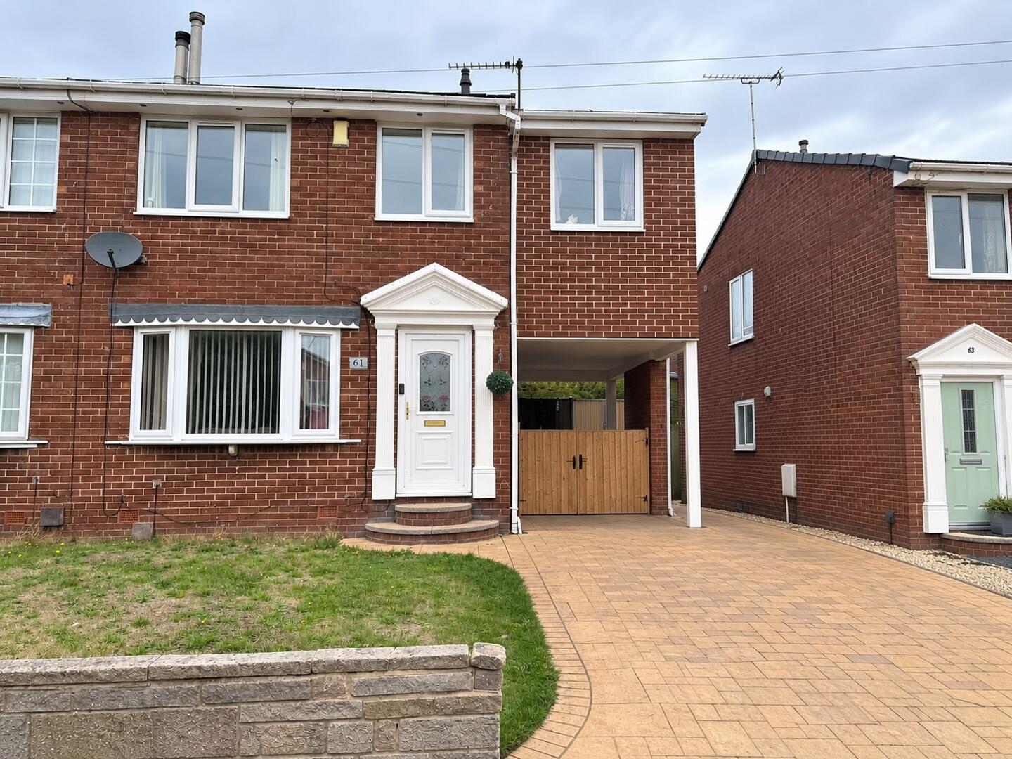 61, Eastfield Drive, Pontefract photo 2
