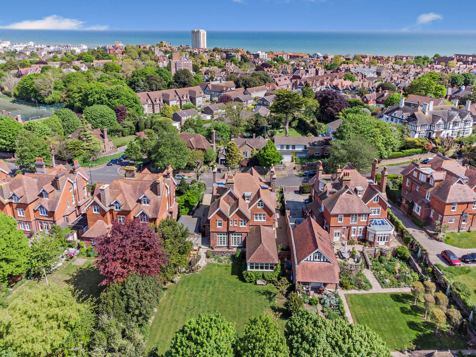 6 bedroom detached house for sale 0