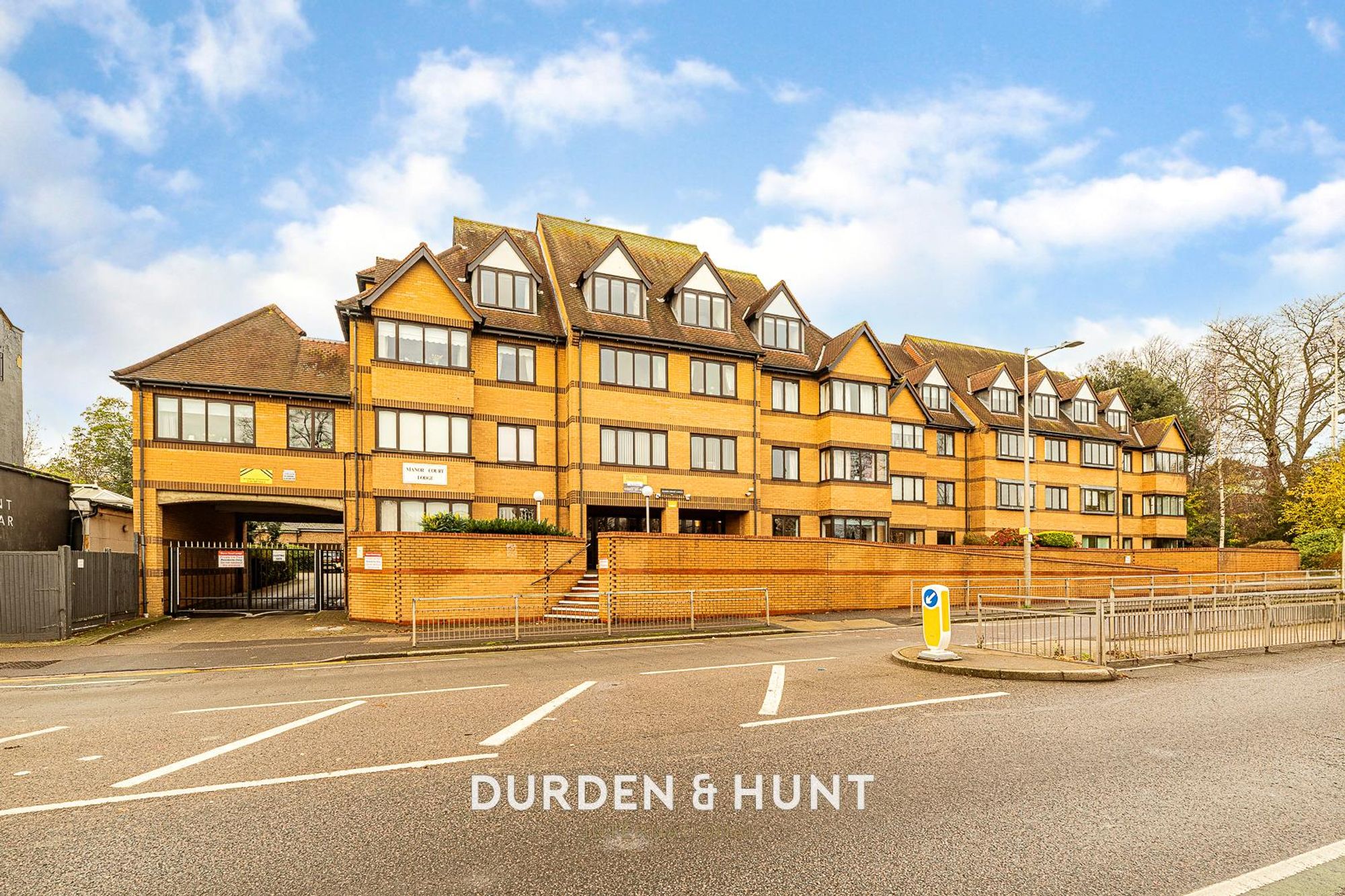 1-bed house on Flat 38, Manor Court Lodge, London, £150,000