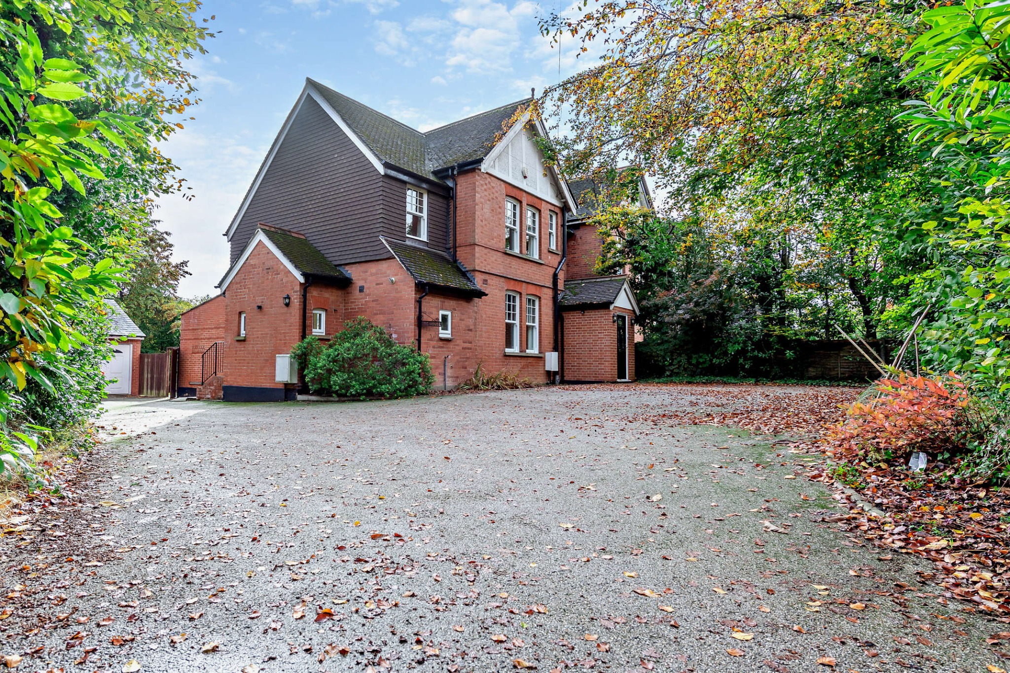 4 bedroom semi-detached house for sale 0