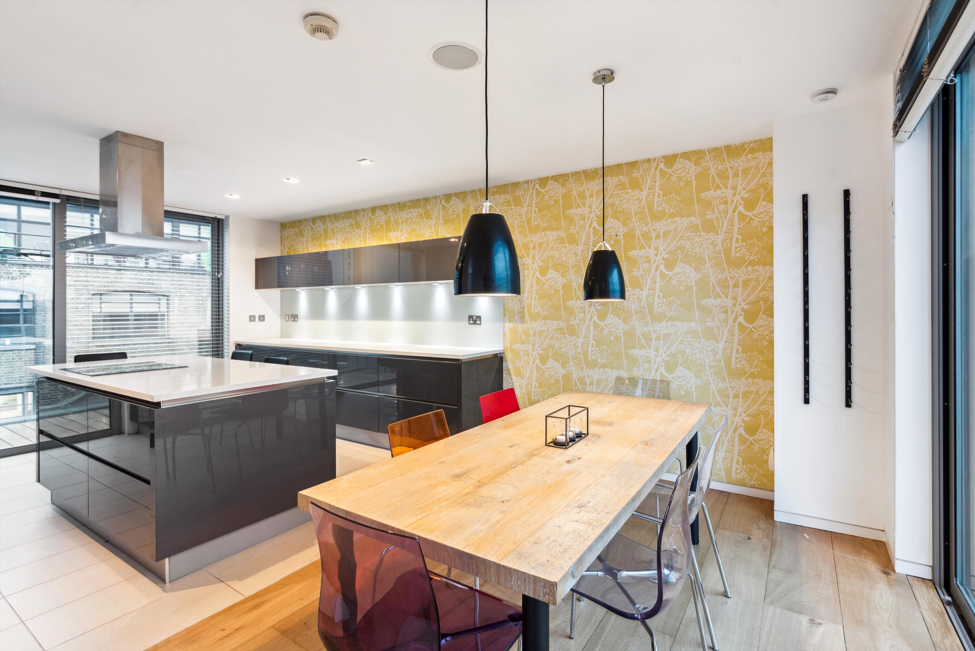 14 bedroom semi-detached house for sale