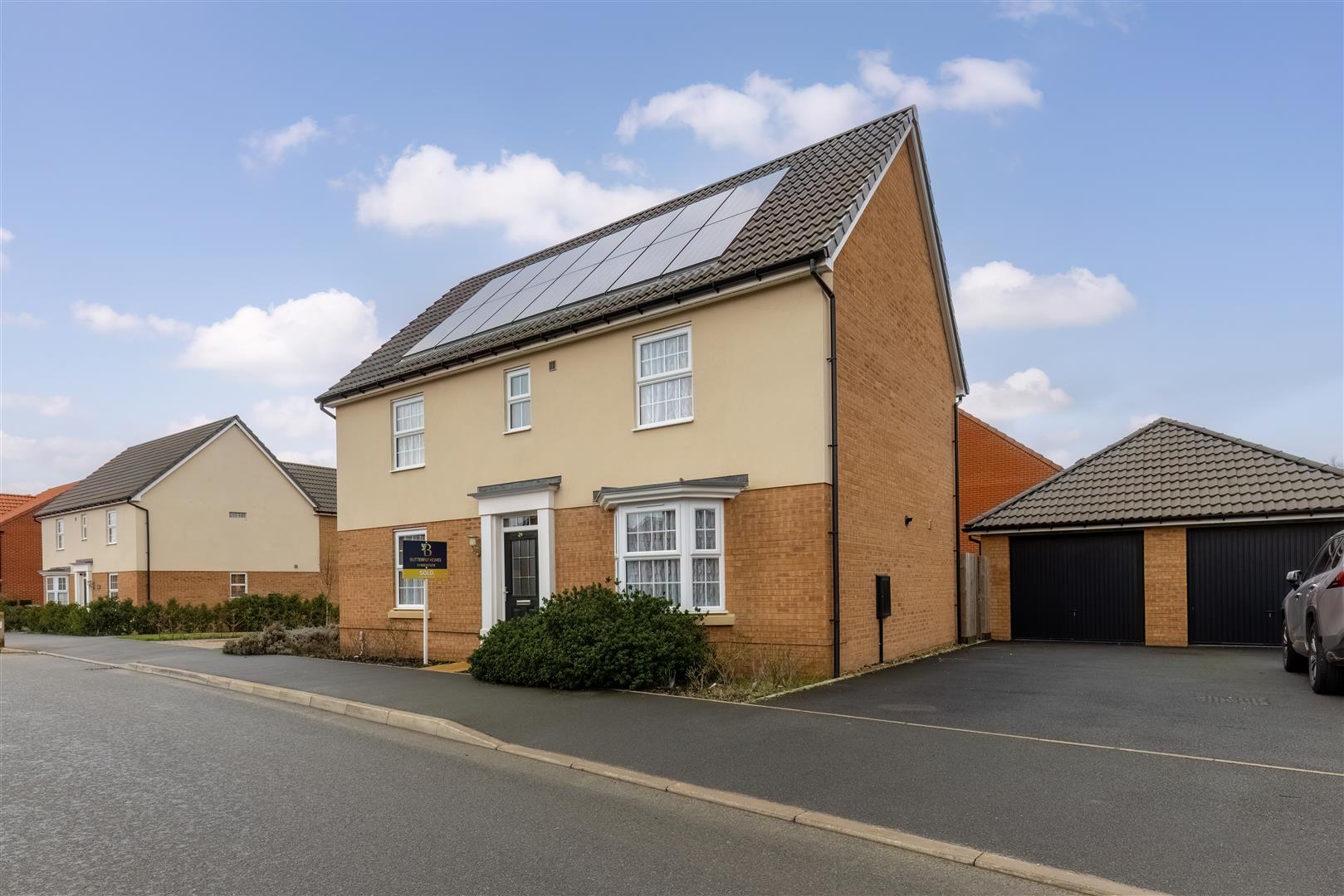 4 bed detached house for sale