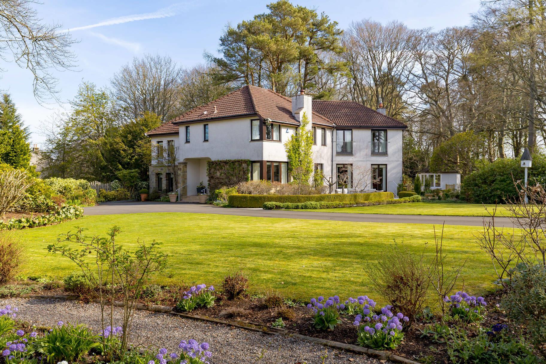 6 bedroom detached house for sale