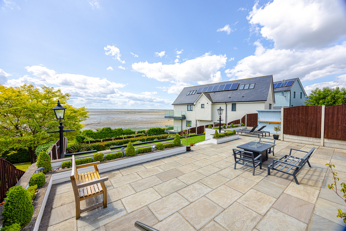 3 bedroom detached house for sale 0