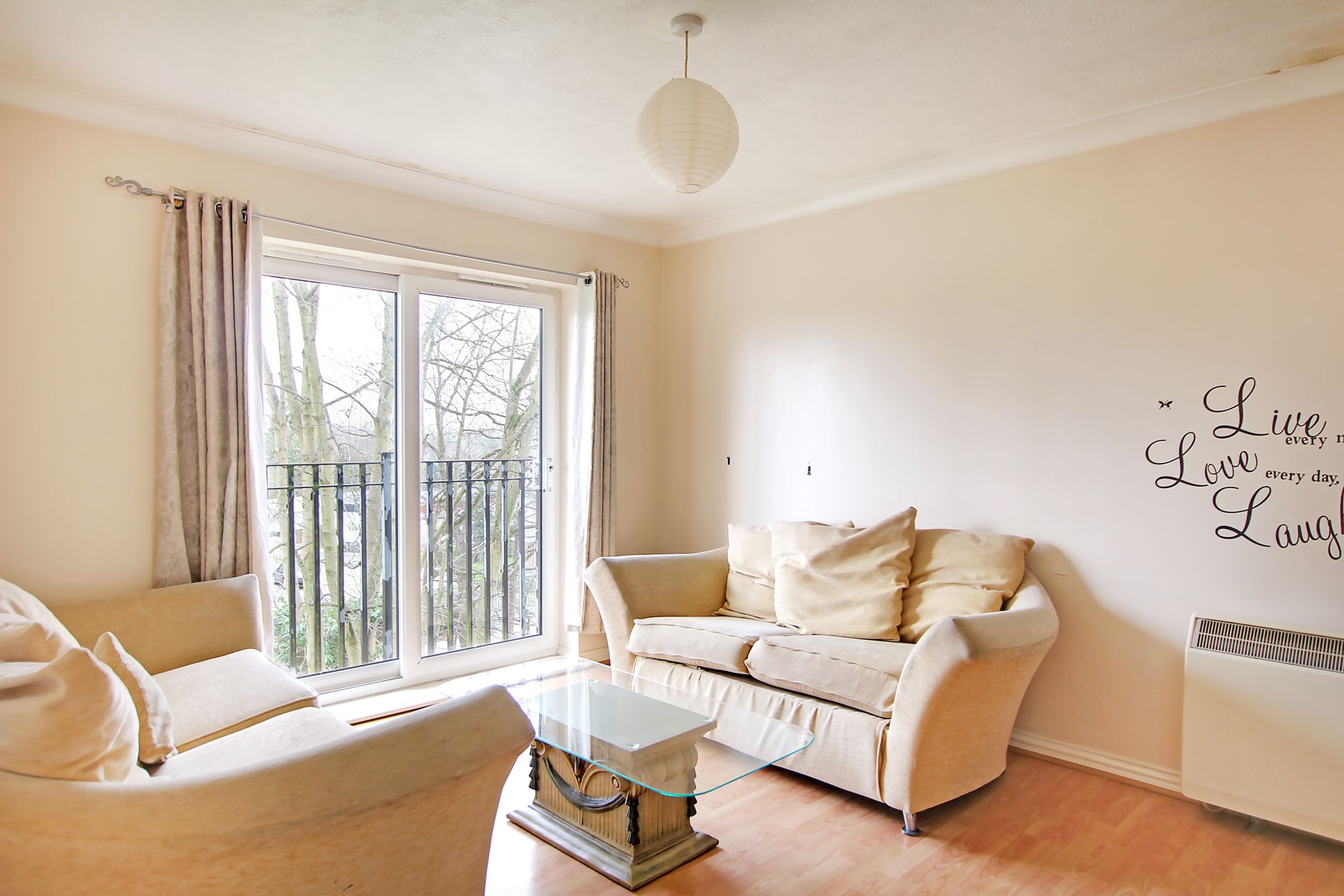 Leicester Court, Newbury Road, Crawley photo 4