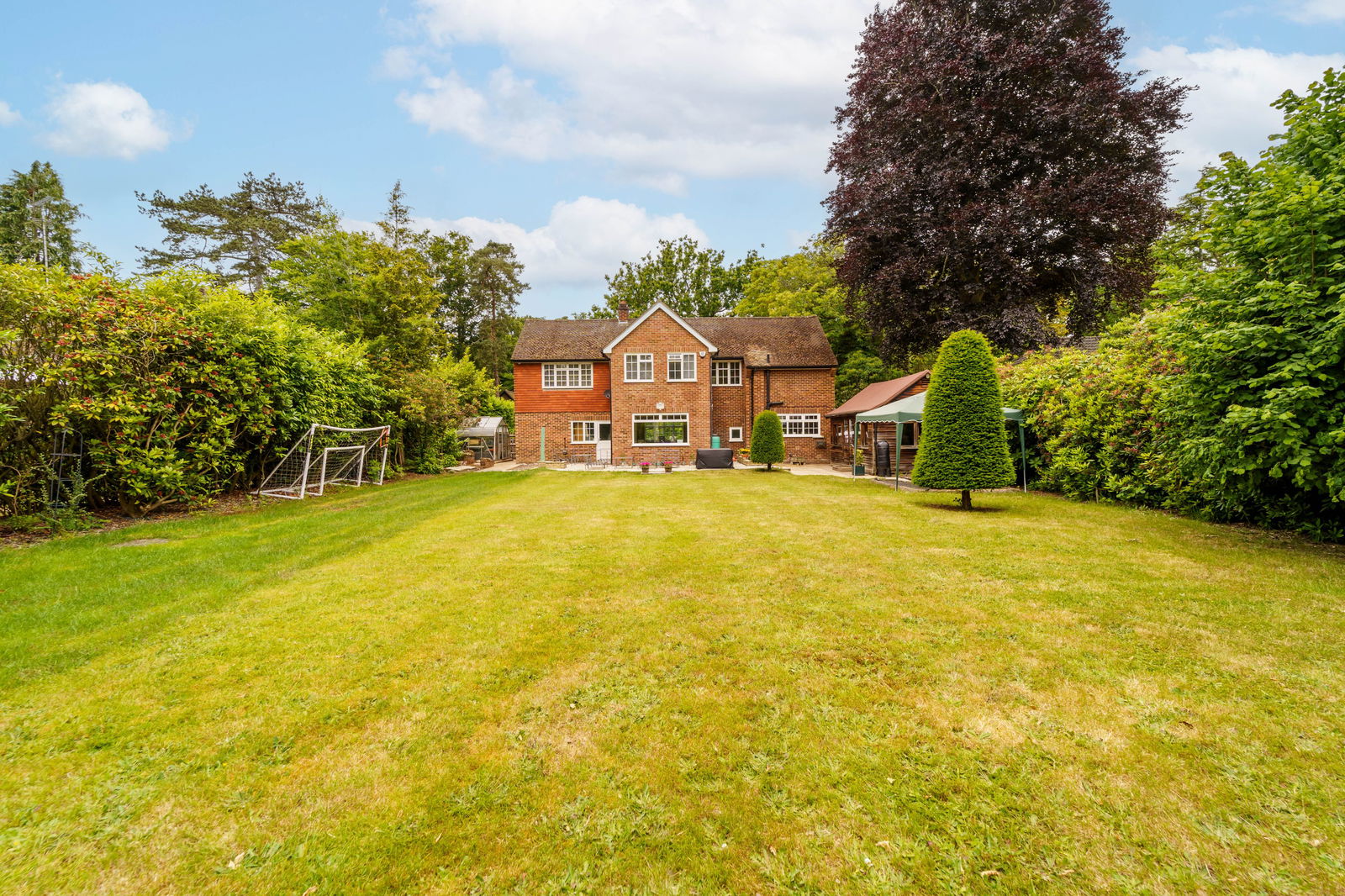 4 bedroom detached house for sale 0