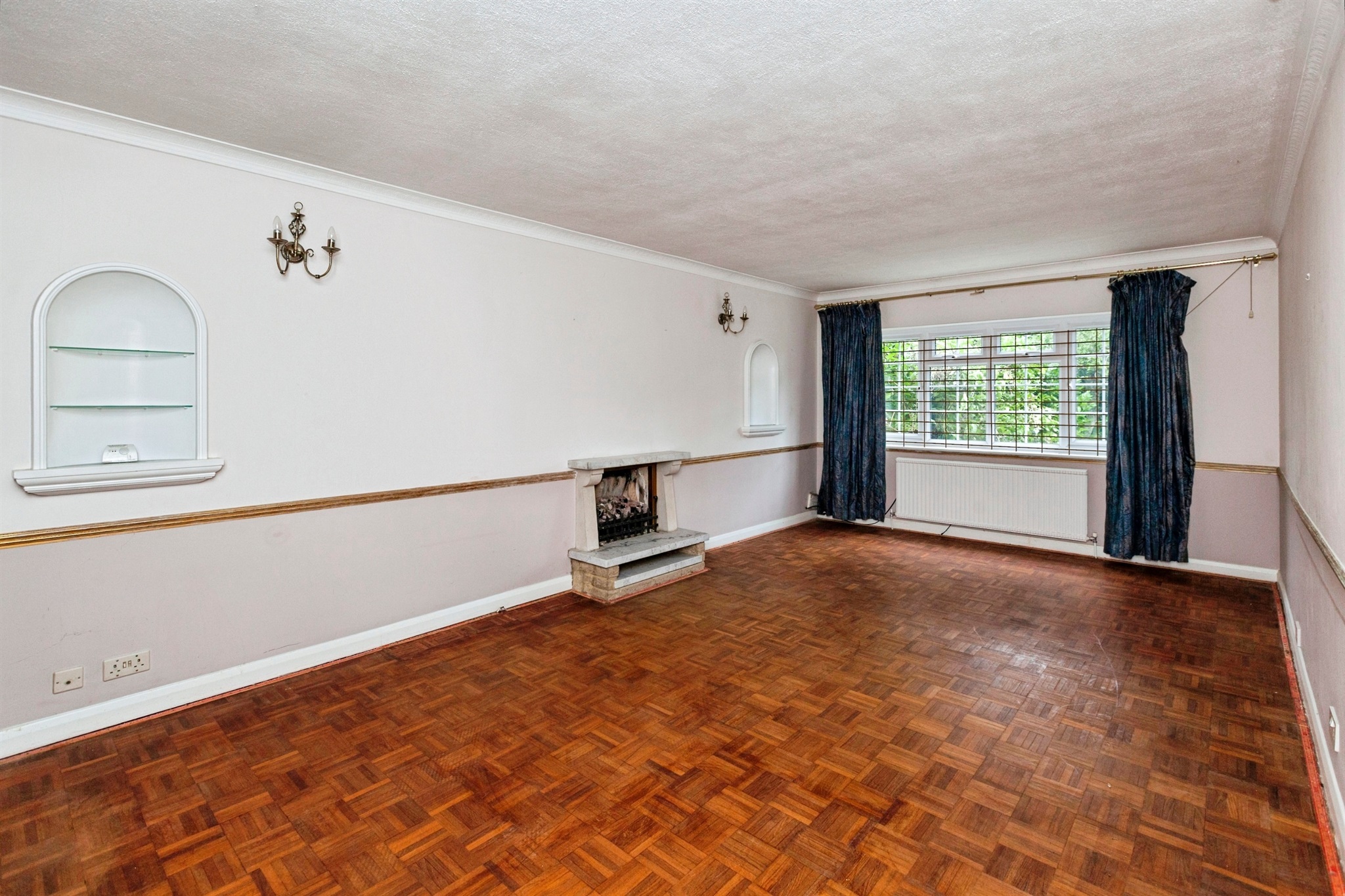 6 bedroom detached house for sale 0