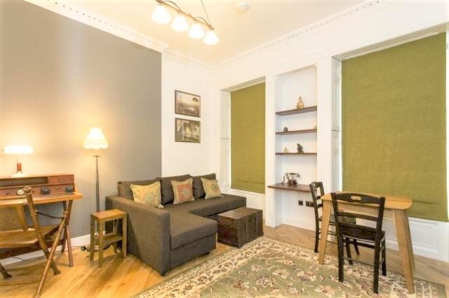 27  Flat 4, Cartwright Gardens, London photo 2