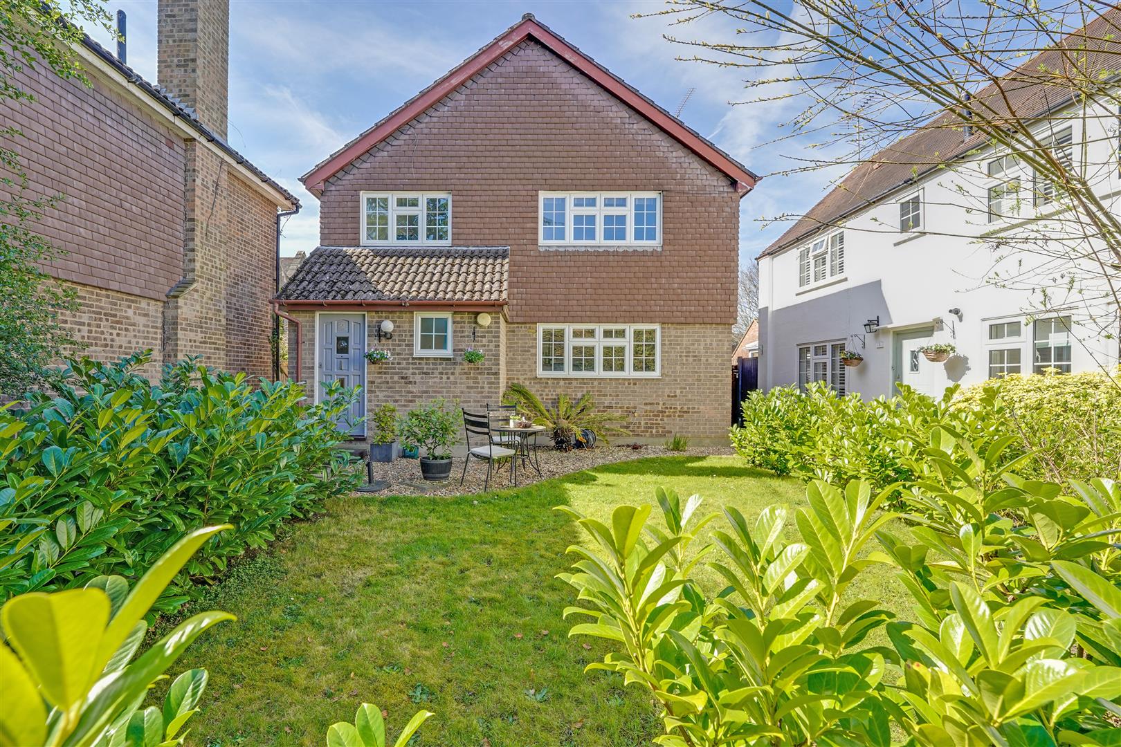 4 bedroom detached house for sale 0