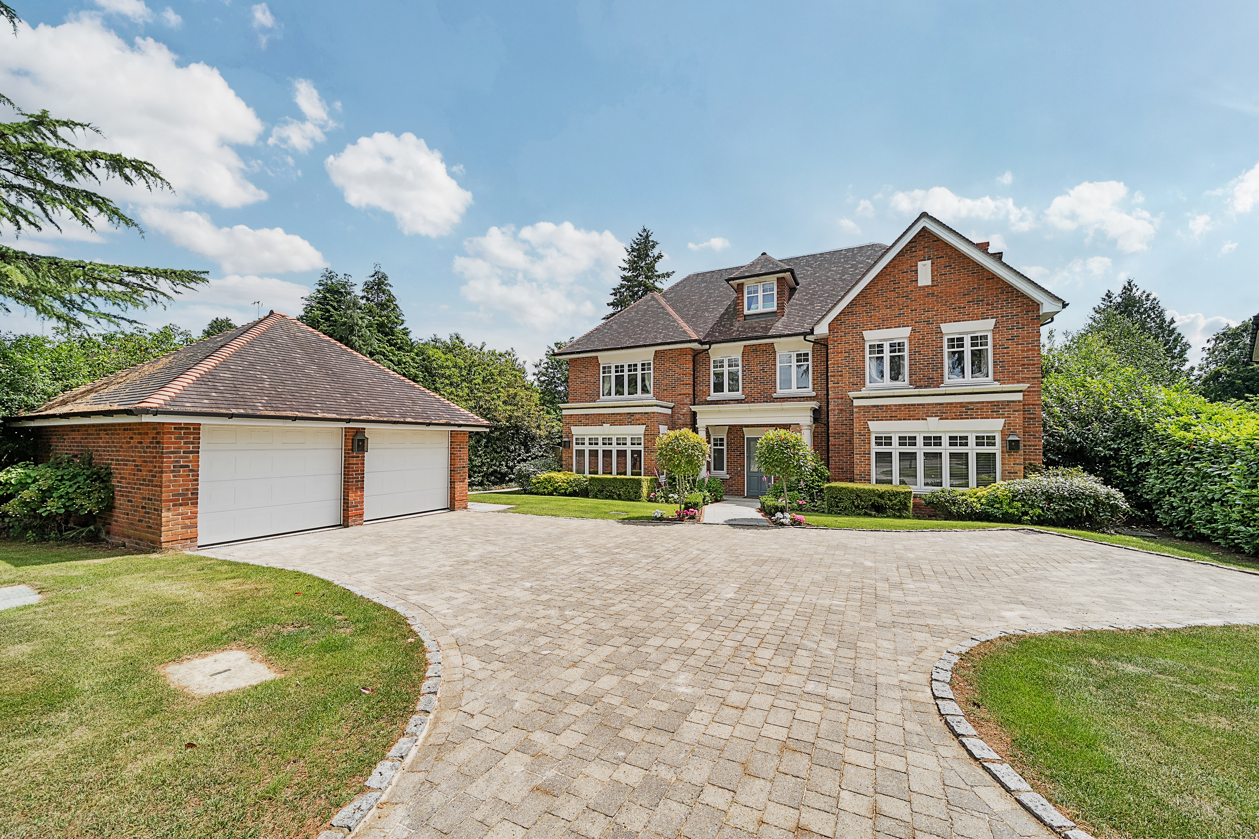 6 bedroom detached house for sale 0