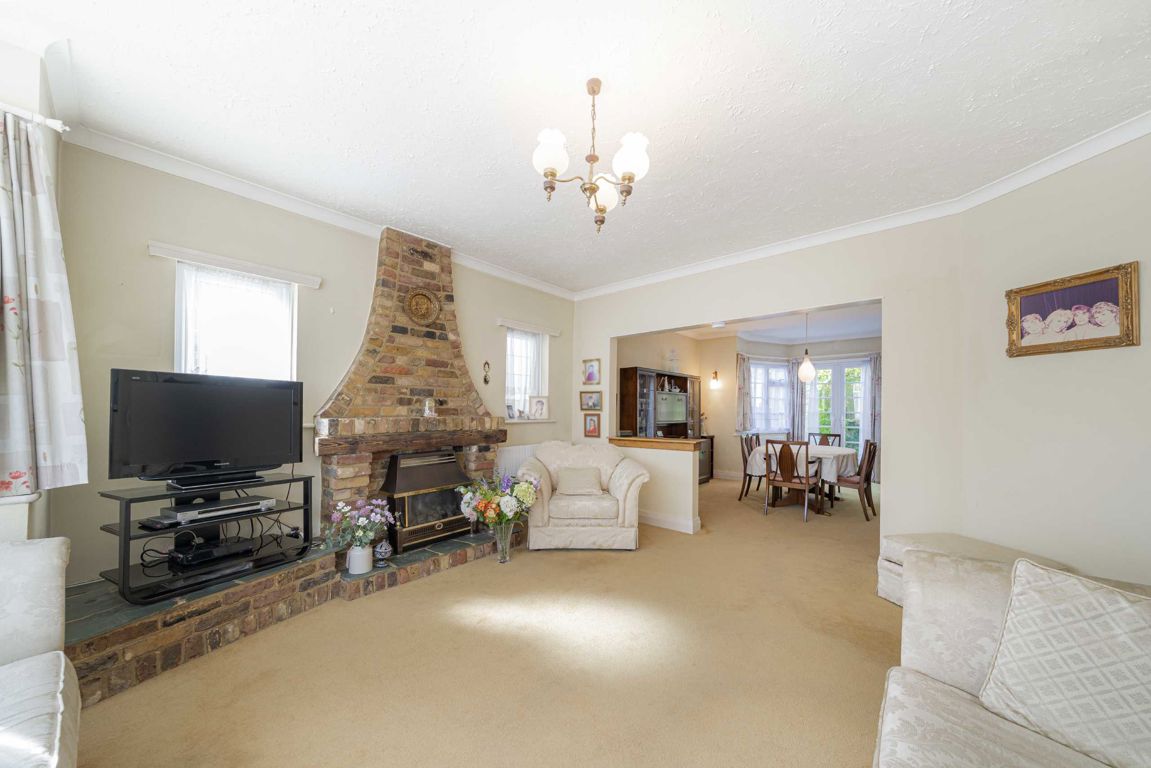 6 bedroom detached house for sale 0