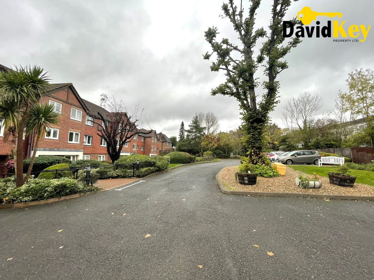 Photos of Weston Court, Farnham Close, London N20 62828004