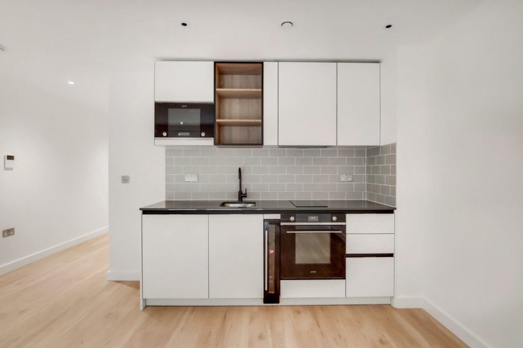 Flat 41, Fairbank House 13, Beaufort Square, Colindale photo 4