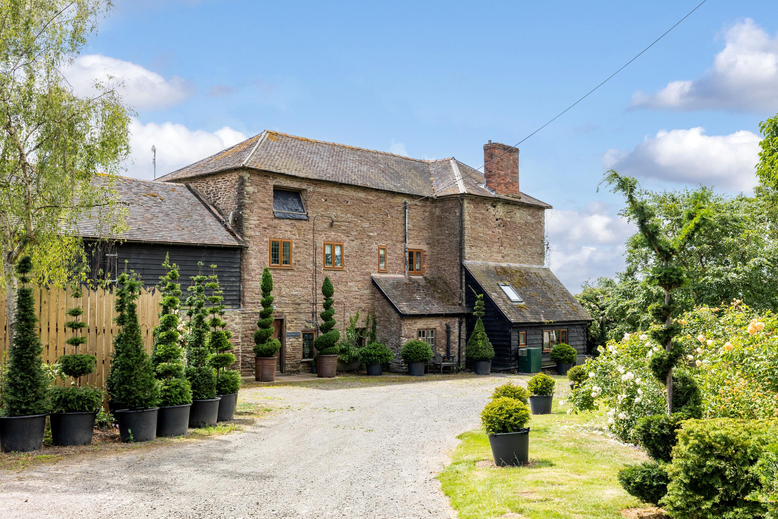 7 bedroom farmhouse for sale 0