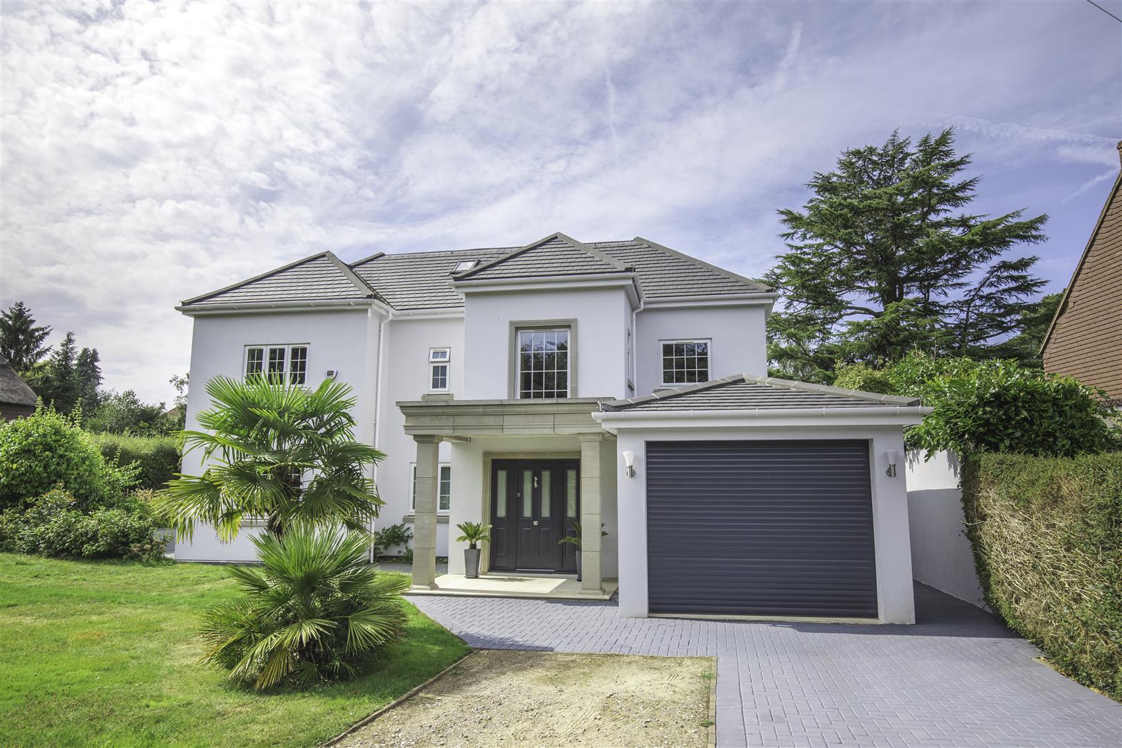 6 bedroom detached house for sale 0