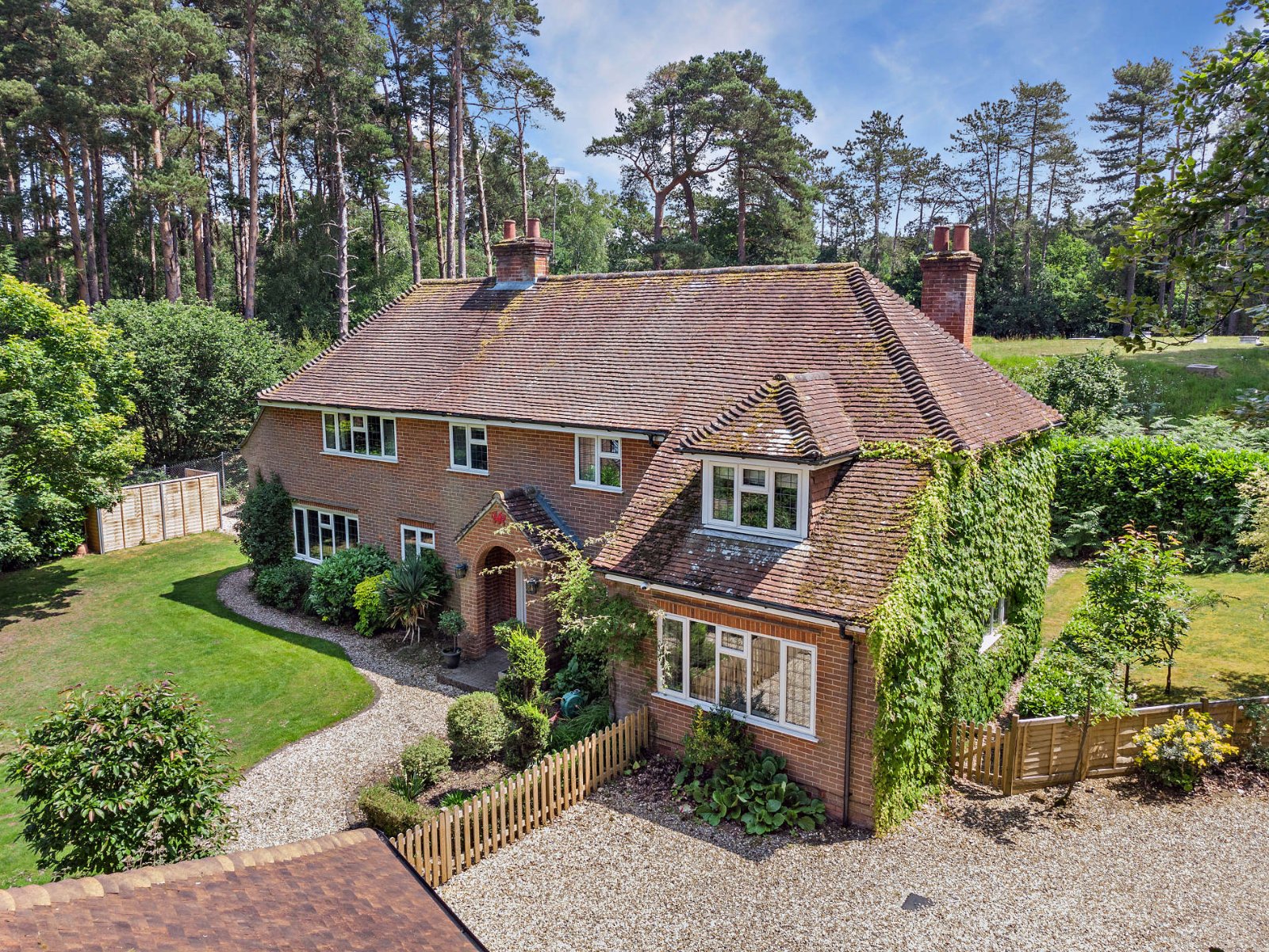 5 bedroom detached house for sale 0