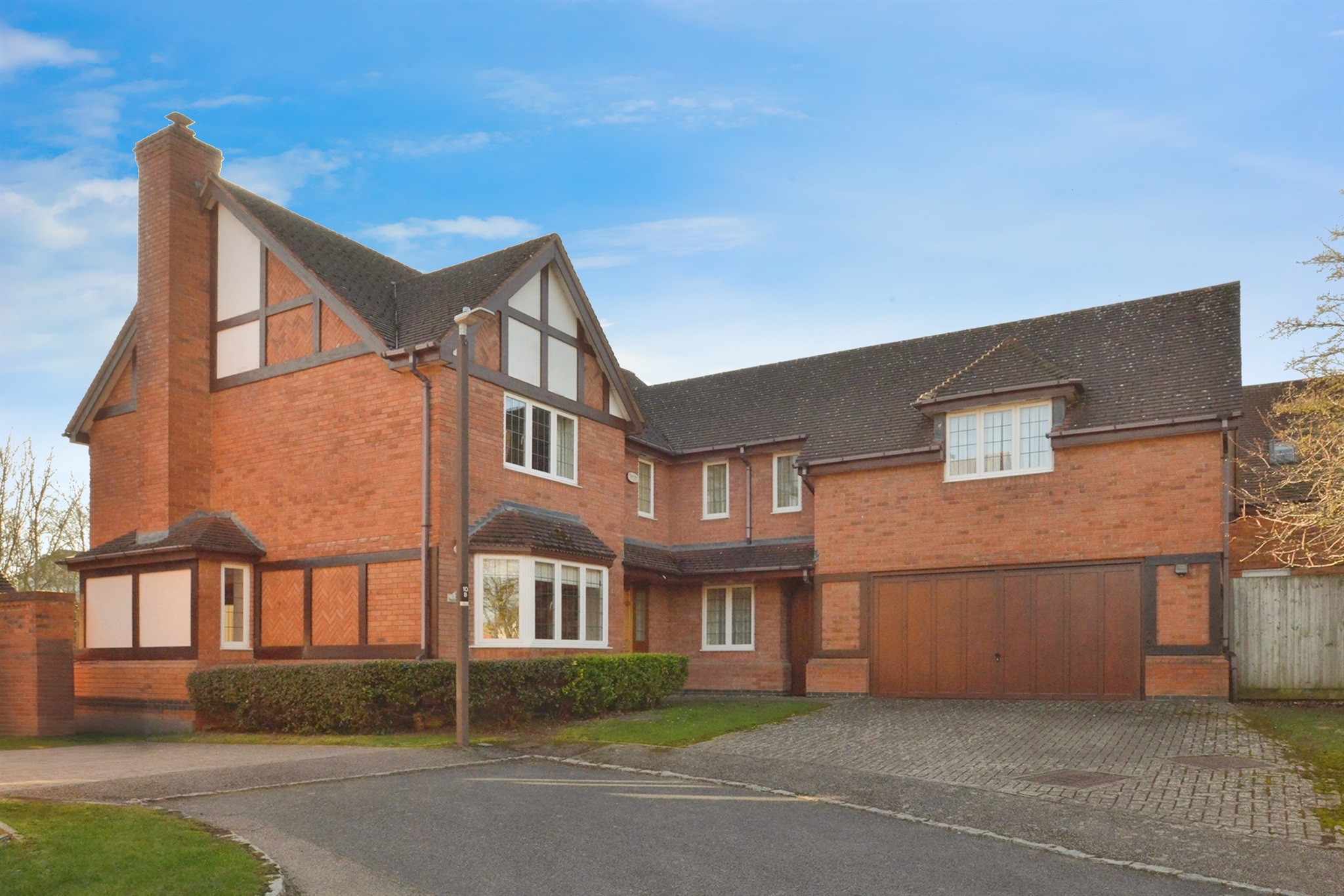 5 bedroom detached house for sale 0