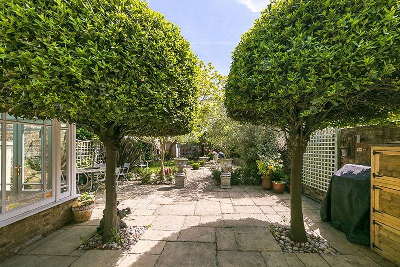 5 bedroom semi-detached house for sale 0