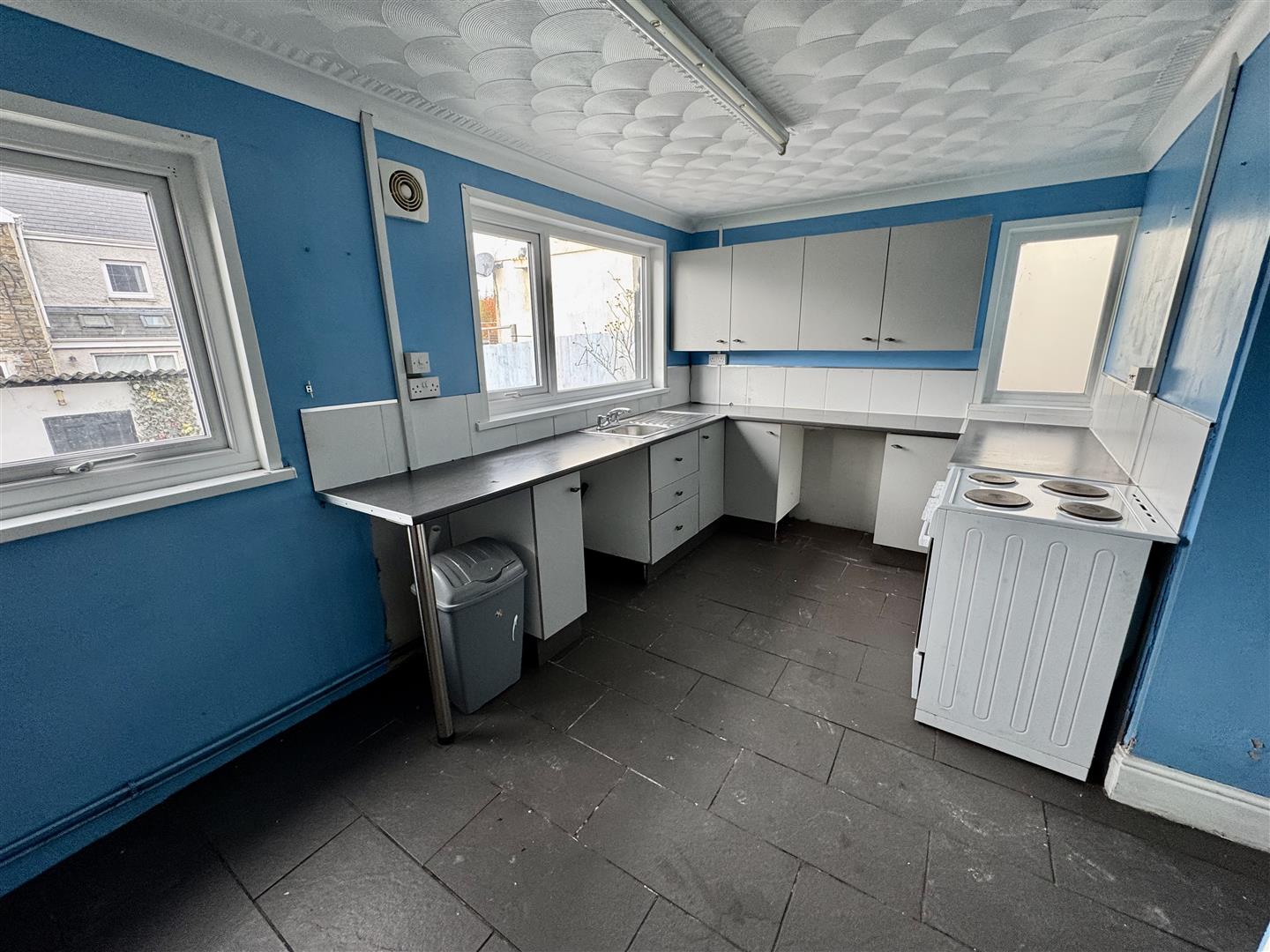 45, Heol Cae Gurwen, Ammanford photo 3