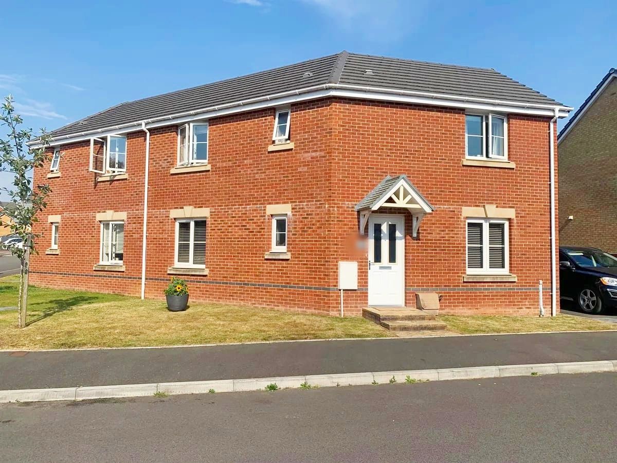 110, St Ilid's Meadow, Pontyclun photo 2