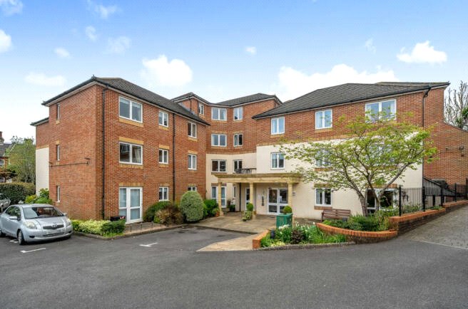 1-bed flat on Apartment 5, Victoria Lodge 121-127,, Highfield Lane, Hampshire, £120,000