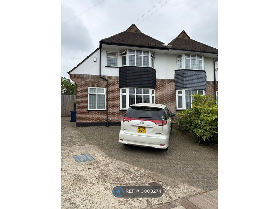 Warwick Avenue, Edgware photo 4