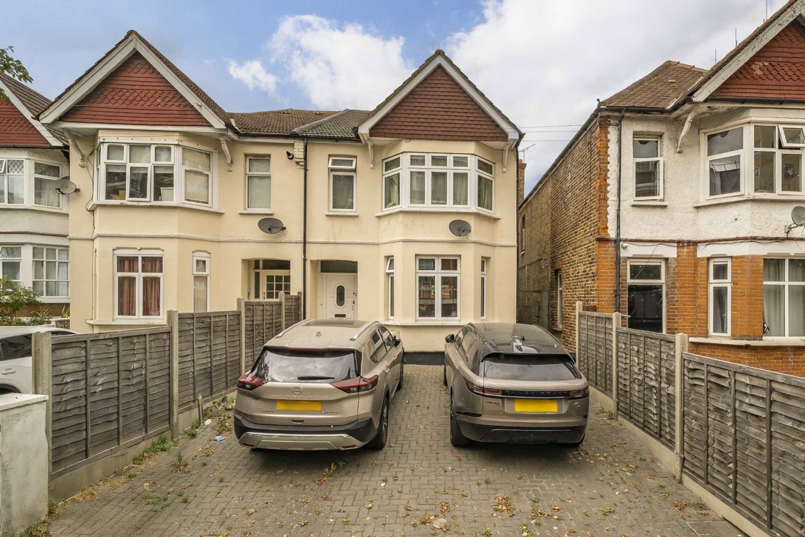 4 bedroom detached house for sale in Marlow