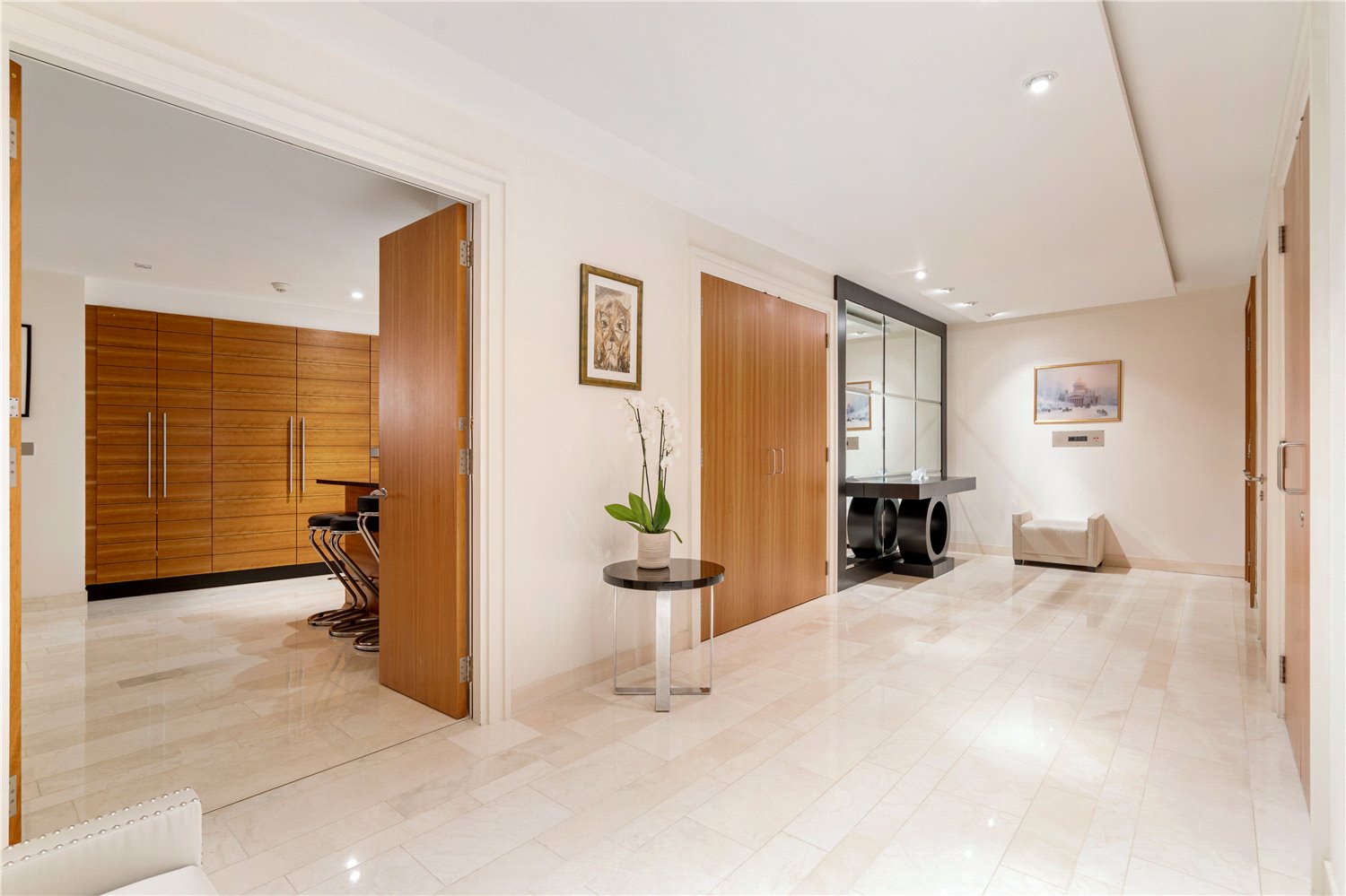 Photos of Lancelot Place, Knightsbridge, London SW7 - 65926542 ...