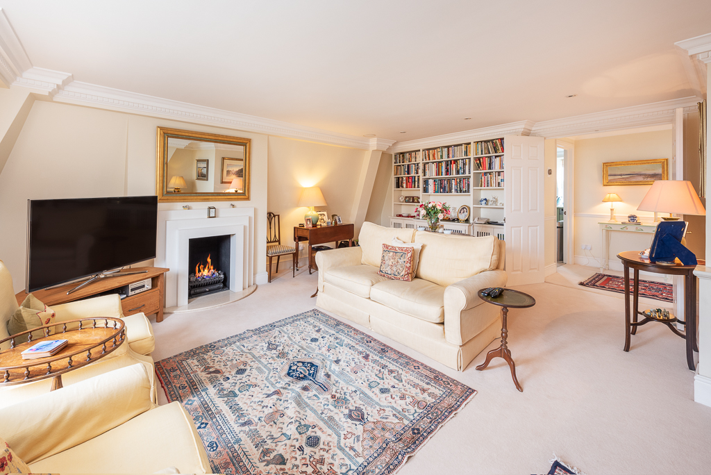5 bedroom terraced house for sale