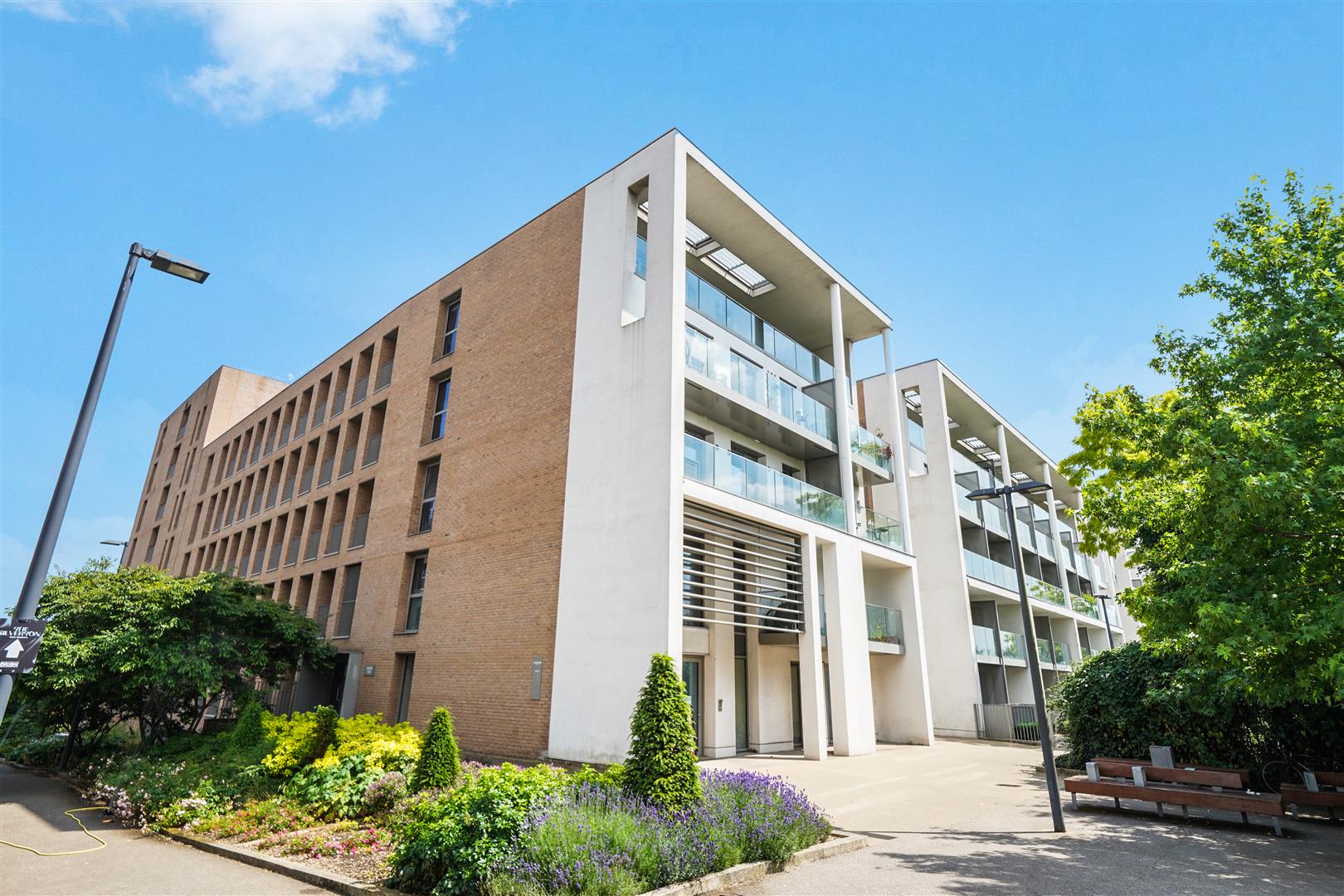 53, Meadow Court, Royal Victoria Dock photo 2