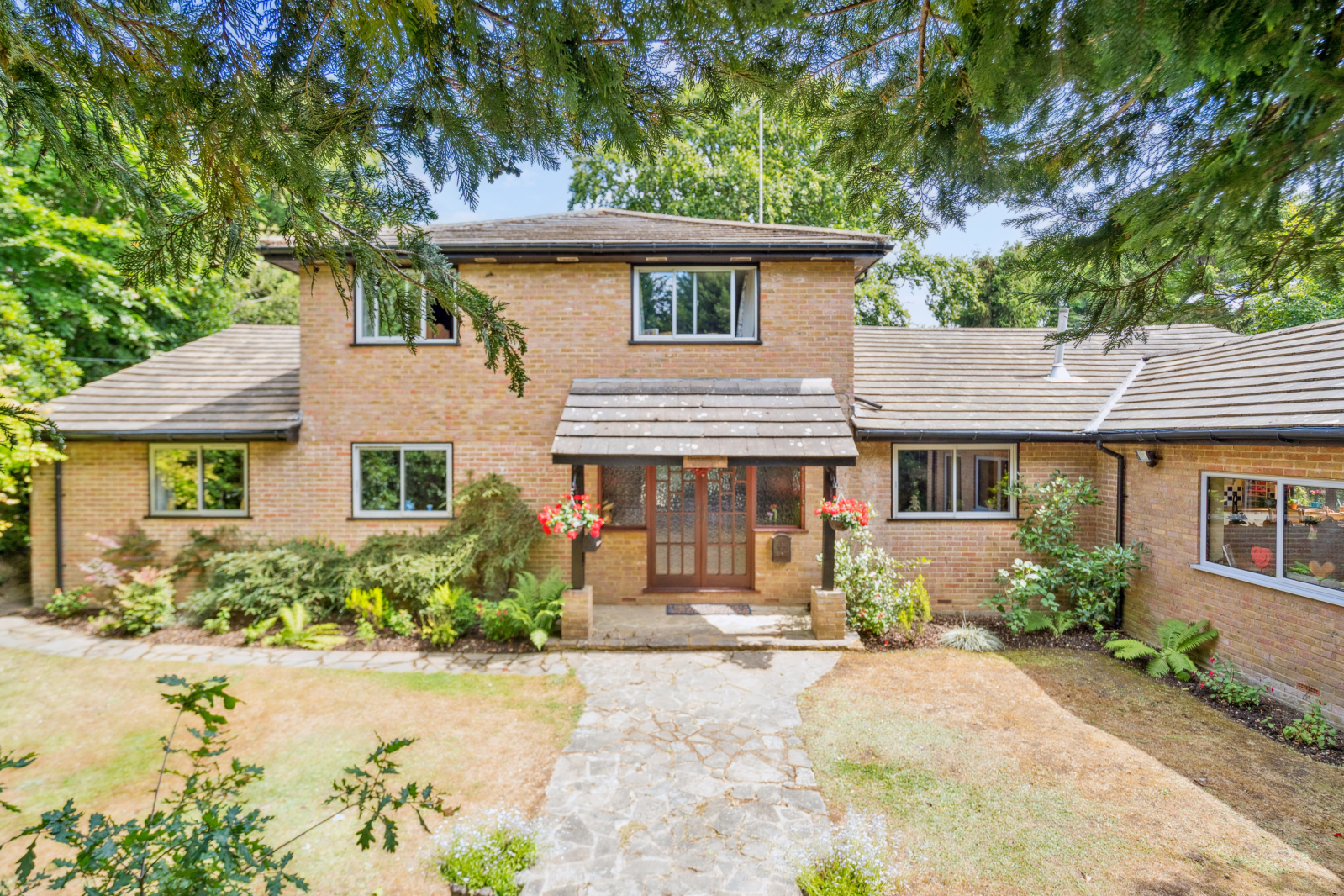 4 bedroom detached house for sale in Bromley