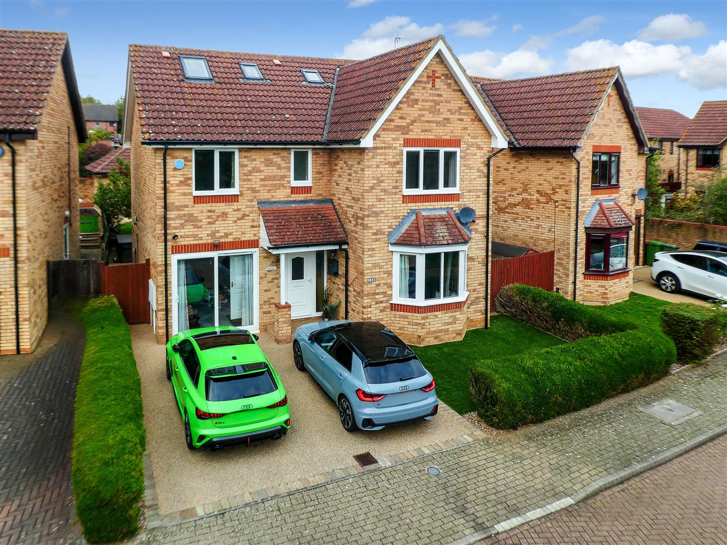5-bed detached on 106, Hartland Avenue, Milton Keynes, £599,995